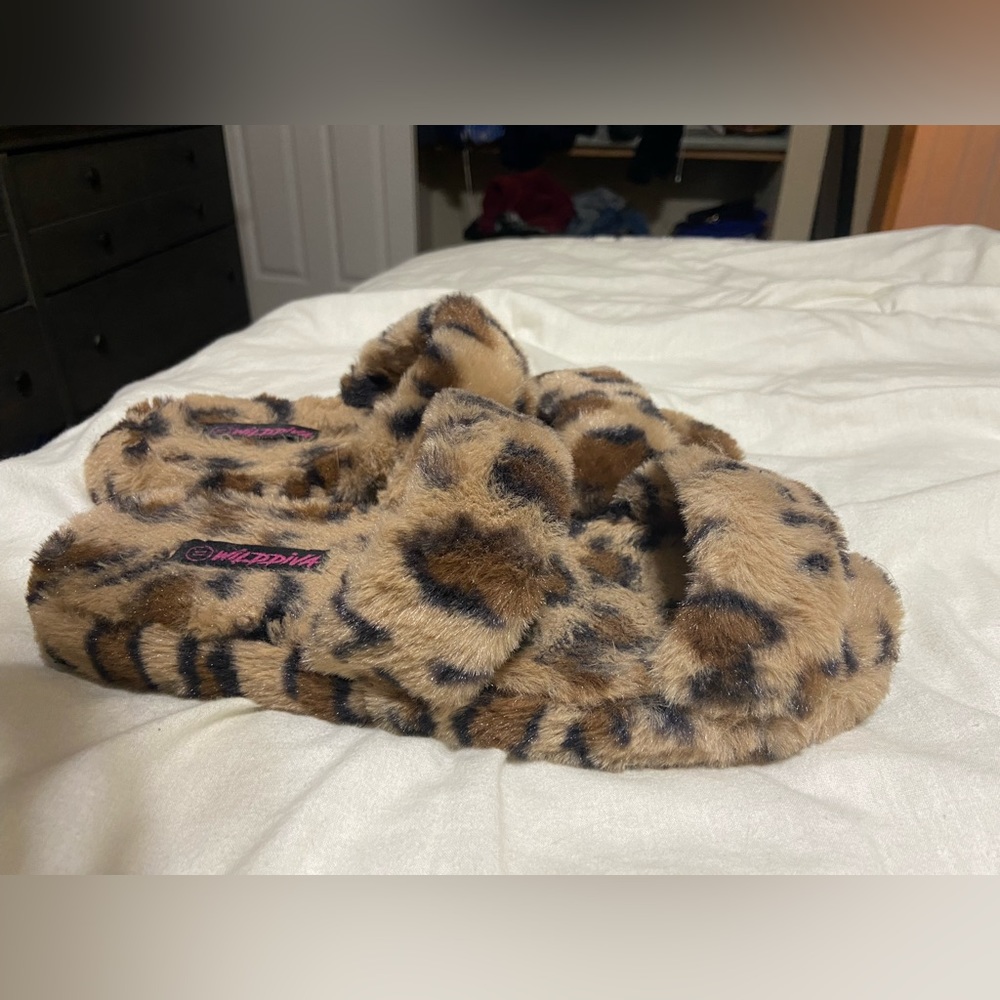 Fuzzy Leopard Slides - Picture 2 of 2